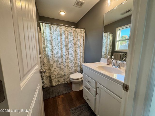 8815 Vision Pl, Louisville, KY 40229