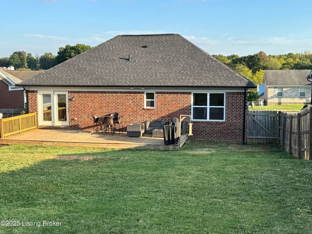 8815 Vision Pl, Louisville, KY 40229