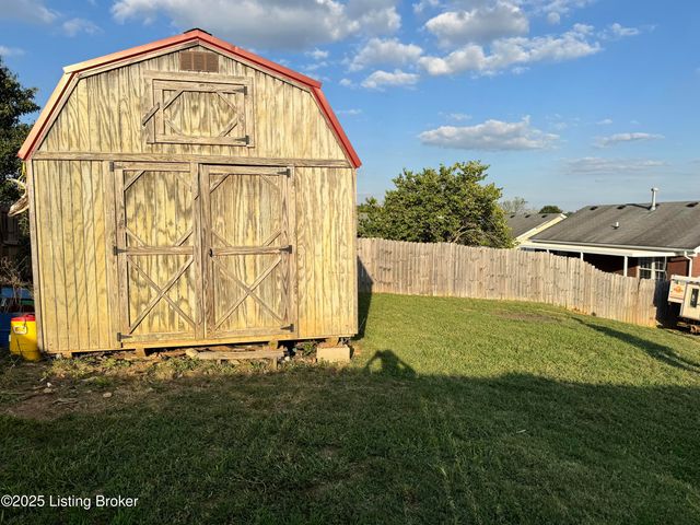 8815 Vision Pl, Louisville, KY 40229