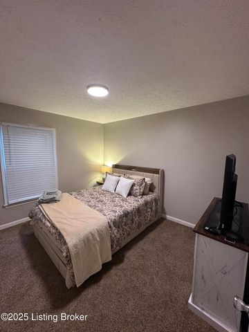 5209 Fisherman Ct, Louisville, KY 40241