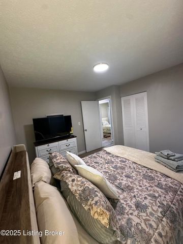 5209 Fisherman Ct, Louisville, KY 40241