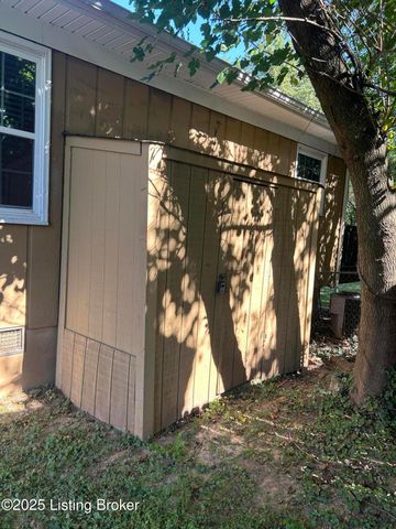 5209 Fisherman Ct, Louisville, KY 40241