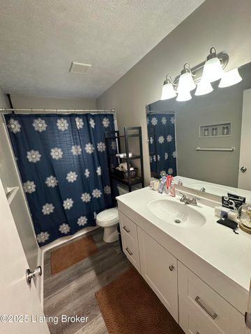 5209 Fisherman Ct, Louisville, KY 40241