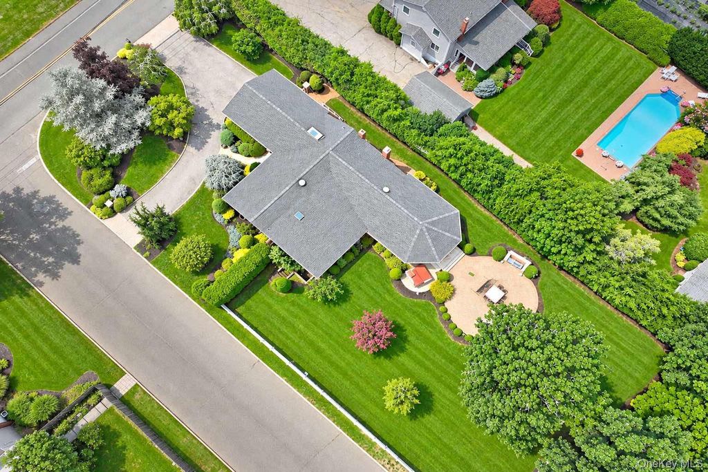 88 Dix Highway, Dix Hills, NY 11746 — photo 2
