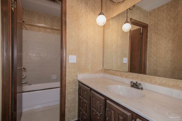 3525 Wimbledon Dr, Pensacola, FL 32503