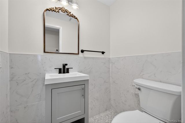 242 Maple Avenue 419, Westbury, NY 11590
