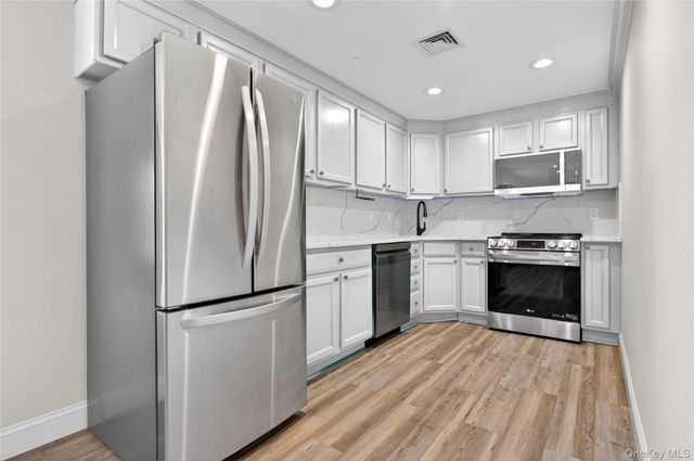 242 Maple Avenue 419, Westbury, NY 11590