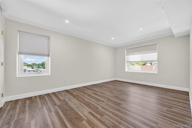 242 Maple Avenue 419, Westbury, NY 11590