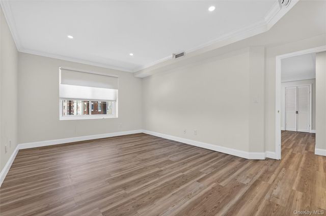 242 Maple Avenue 419, Westbury, NY 11590
