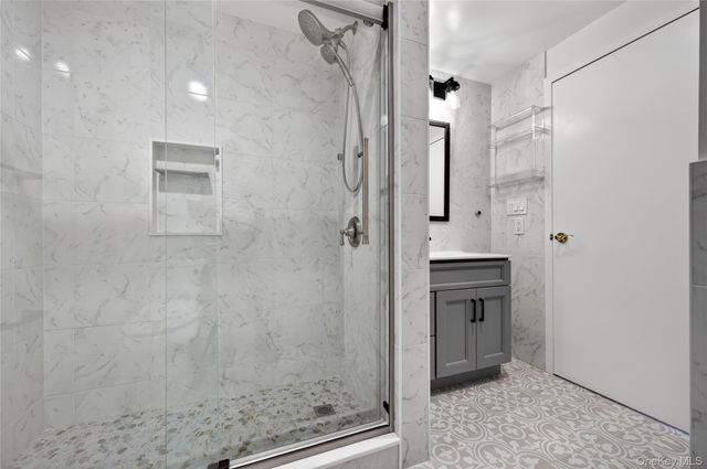242 Maple Avenue 419, Westbury, NY 11590