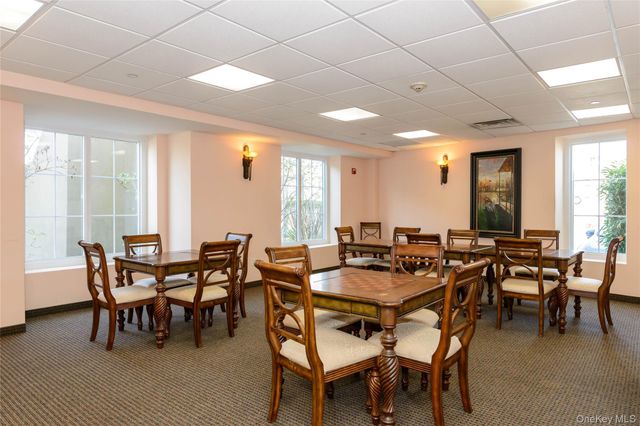 242 Maple Avenue 419, Westbury, NY 11590