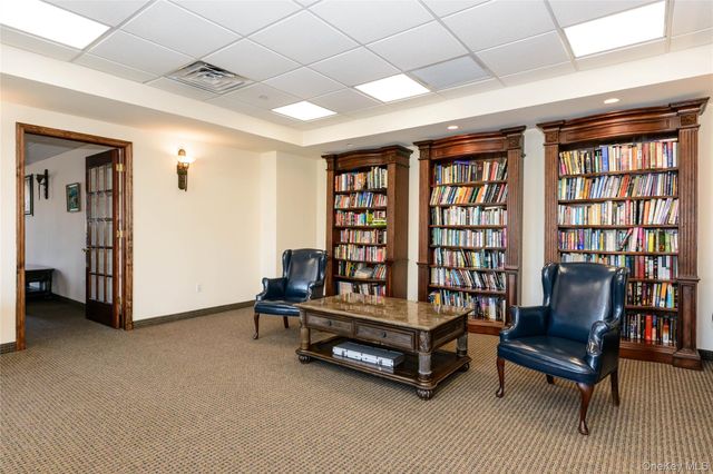 242 Maple Avenue 419, Westbury, NY 11590