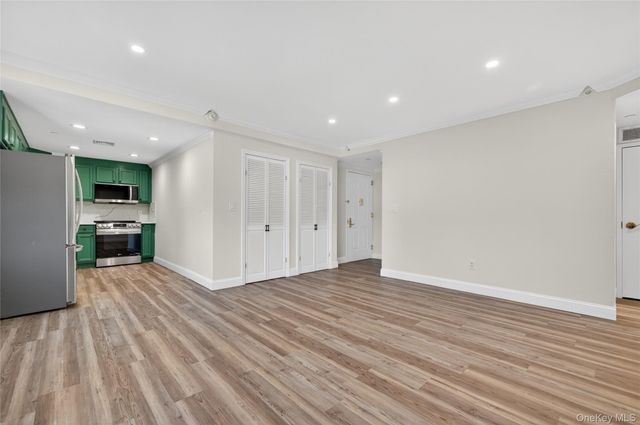 242 Maple Avenue 419, Westbury, NY 11590