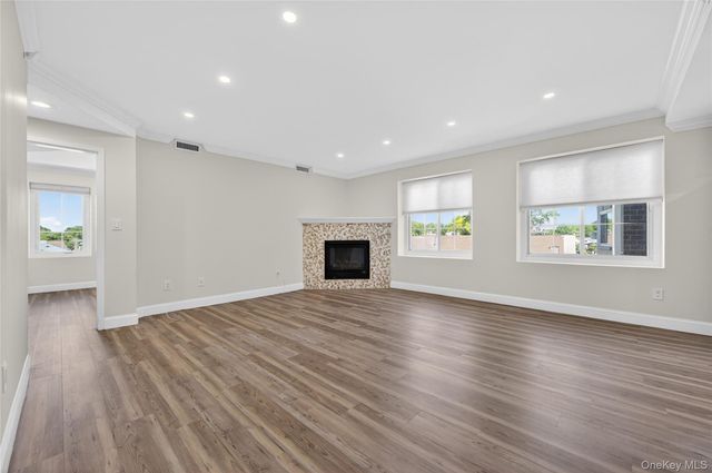 242 Maple Avenue 419, Westbury, NY 11590