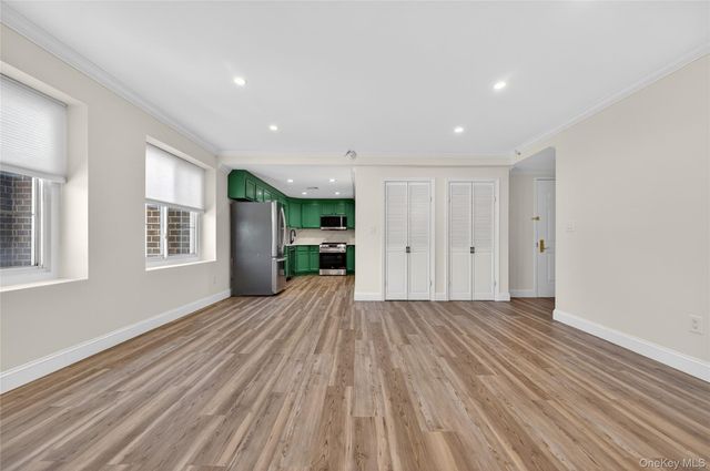 242 Maple Avenue 419, Westbury, NY 11590