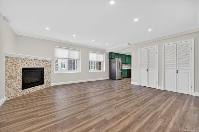 242 Maple Avenue 419, Westbury, NY 11590