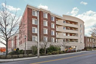 242 Maple Avenue 419, Westbury, NY 11590