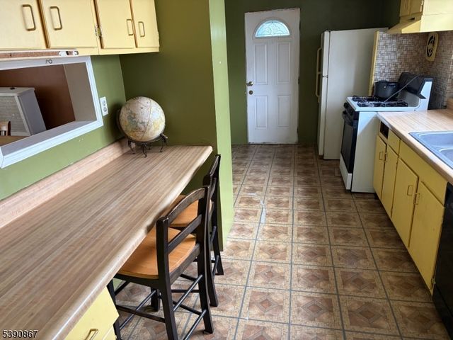 1018 John Glenn Dr, Hillside Twp., NJ 07205