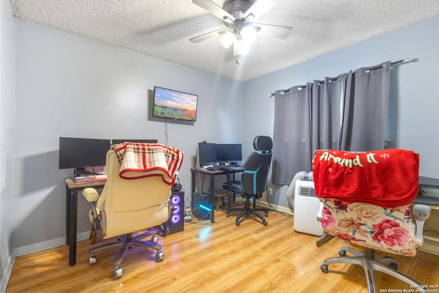 7813 Hollow Oak, Live Oak, TX 78233