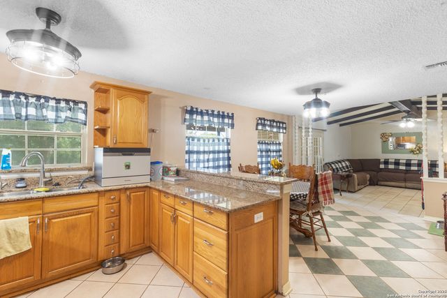 7813 Hollow Oak, Live Oak, TX 78233