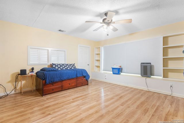 7813 Hollow Oak, Live Oak, TX 78233