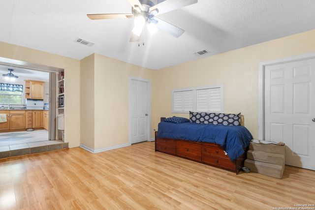 7813 Hollow Oak, Live Oak, TX 78233