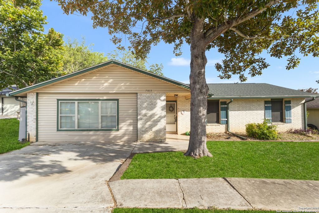 7813 Hollow Oak, Live Oak, TX 78233