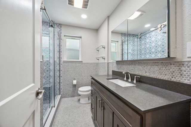 2223 Freeland Way, Dallas, TX 75228
