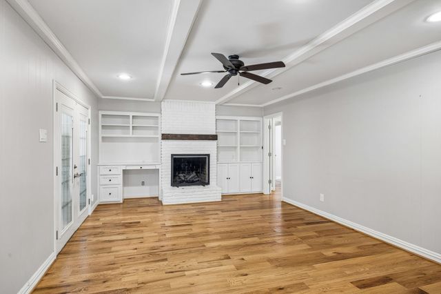 2223 Freeland Way, Dallas, TX 75228
