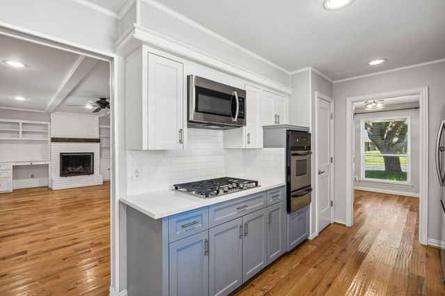 2223 Freeland Way, Dallas, TX 75228