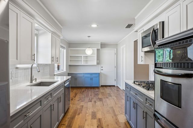 2223 Freeland Way, Dallas, TX 75228