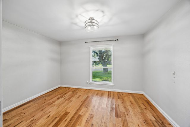 2223 Freeland Way, Dallas, TX 75228