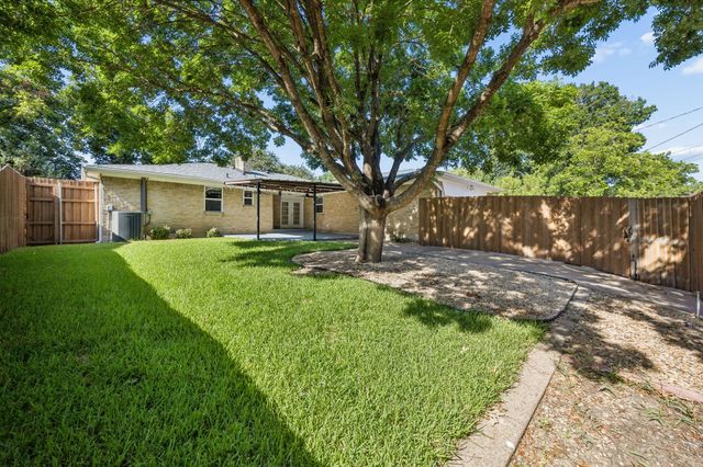 2223 Freeland Way, Dallas, TX 75228