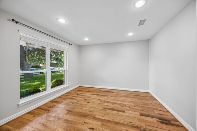 2223 Freeland Way, Dallas, TX 75228