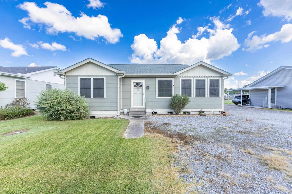 151 Wilson St, Raceland, LA 70394