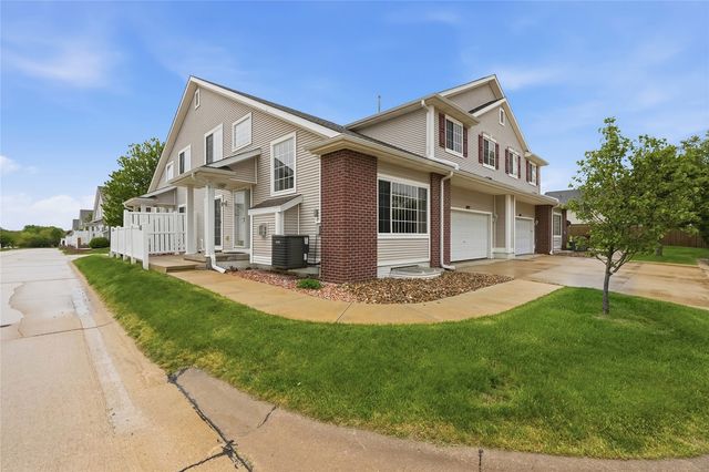 1079 74th NE, Cedar Rapids, IA 52402