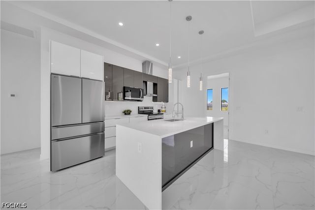 2318 NW 30th TER, Cape Coral, FL 33993
