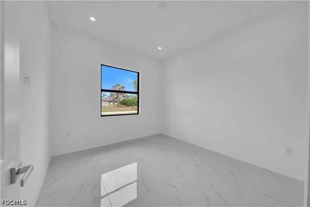 2318 NW 30th TER, Cape Coral, FL 33993