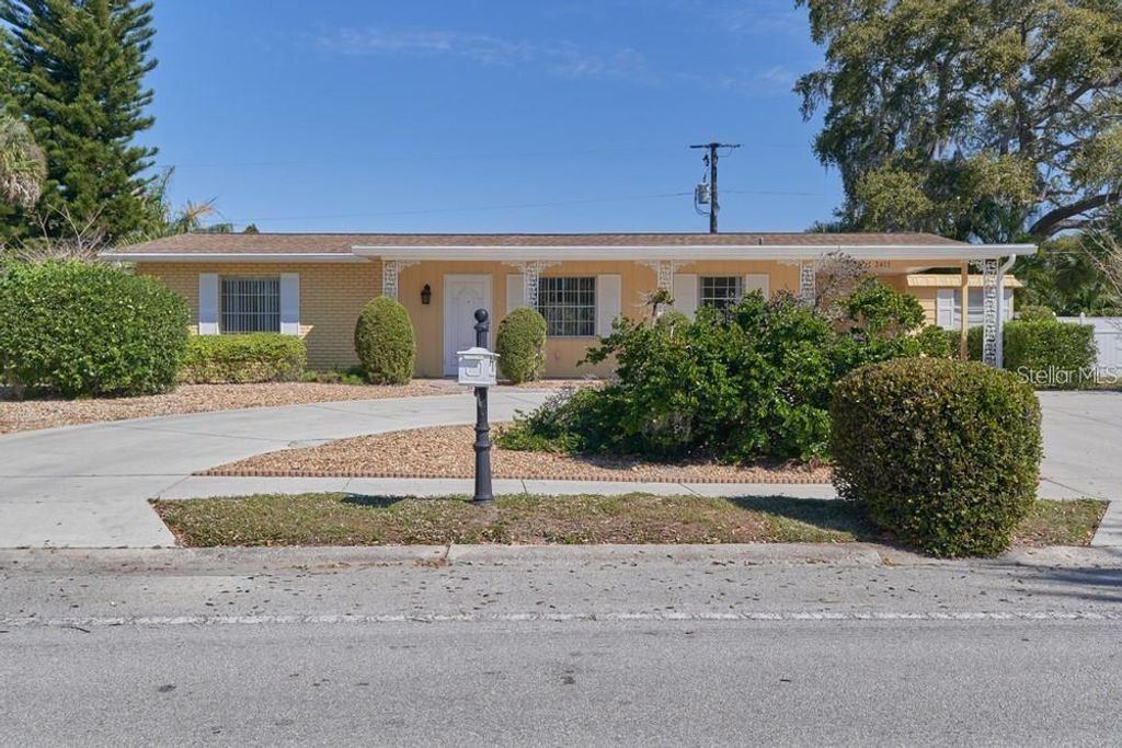 2411 GULF GATE DRIVE, Sarasota, FL 34231