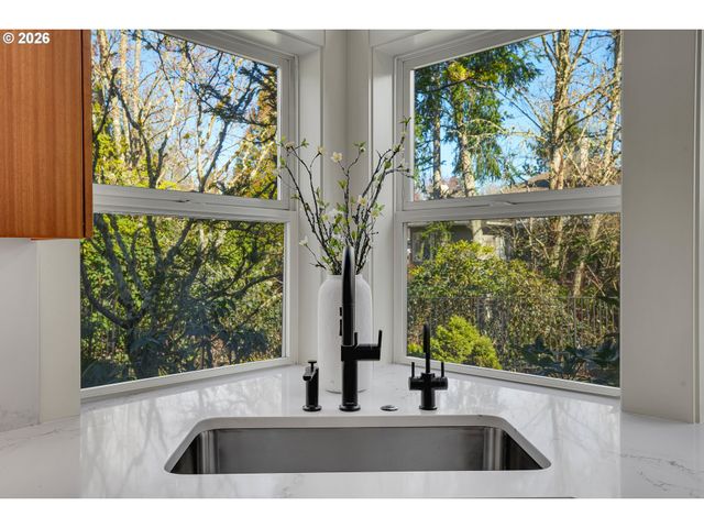 13467 Nw COUNTRYVIEW Way, Portland, OR 97229