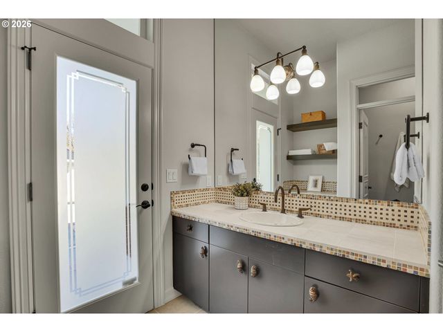 13467 Nw COUNTRYVIEW Way, Portland, OR 97229