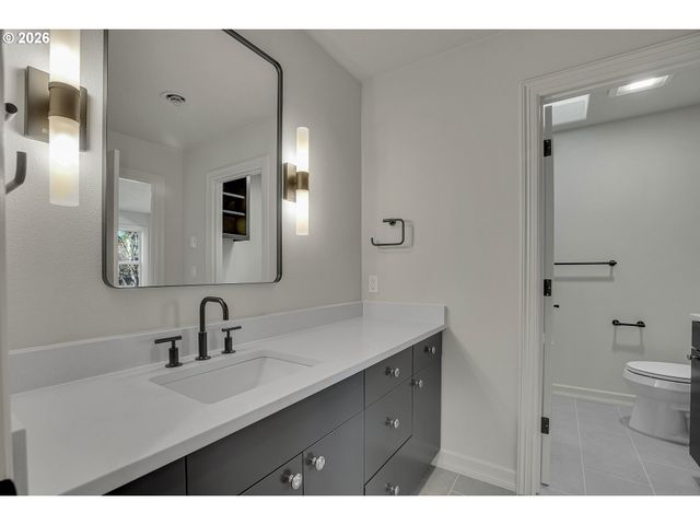 13467 Nw COUNTRYVIEW Way, Portland, OR 97229