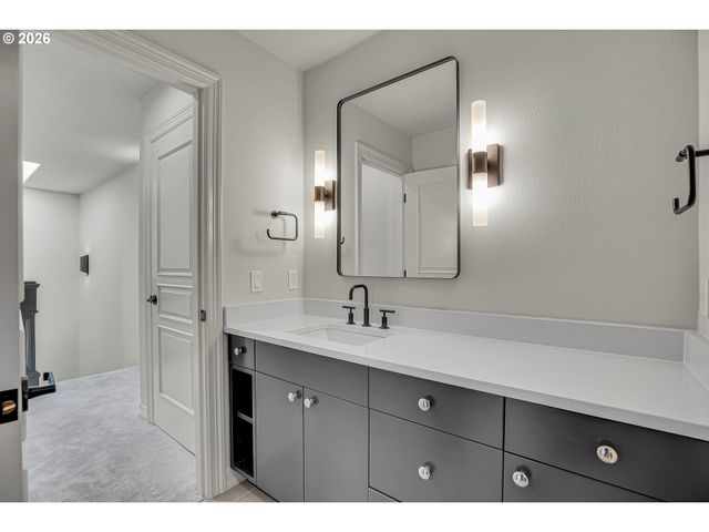 13467 Nw COUNTRYVIEW Way, Portland, OR 97229