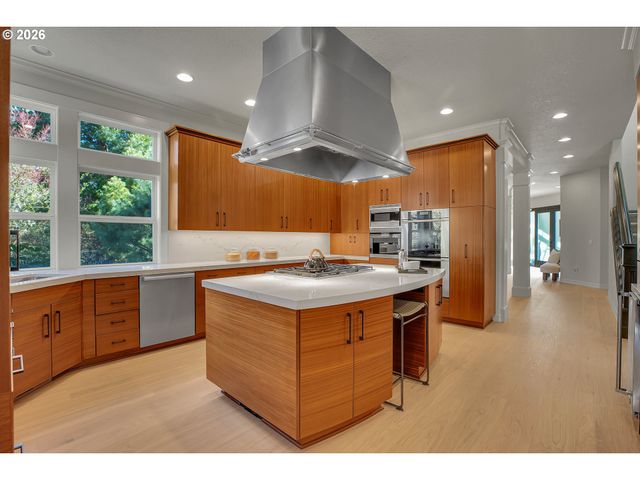 13467 Nw COUNTRYVIEW Way, Portland, OR 97229