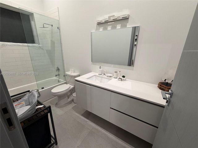 3073 Carter St, Miami, FL 33133