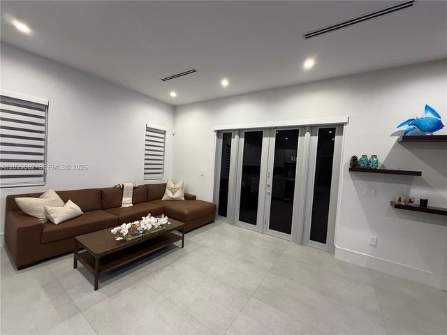 3073 Carter St, Miami, FL 33133