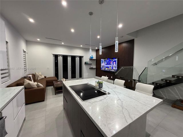 3073 Carter St, Miami, FL 33133