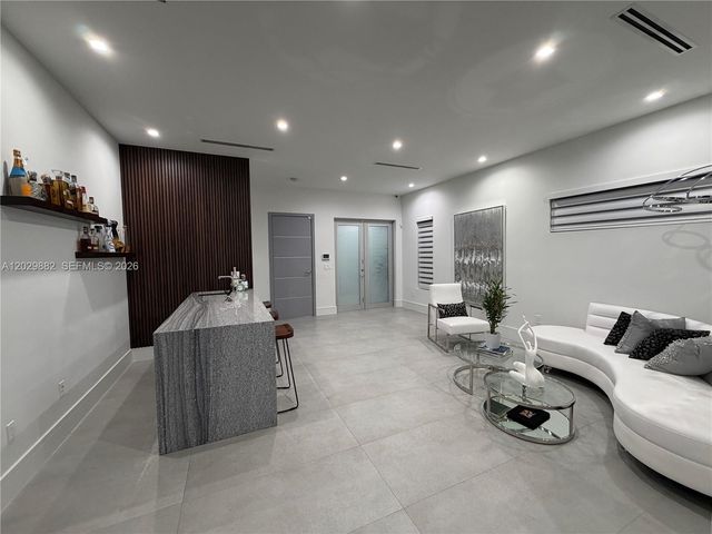 3073 Carter St, Miami, FL 33133