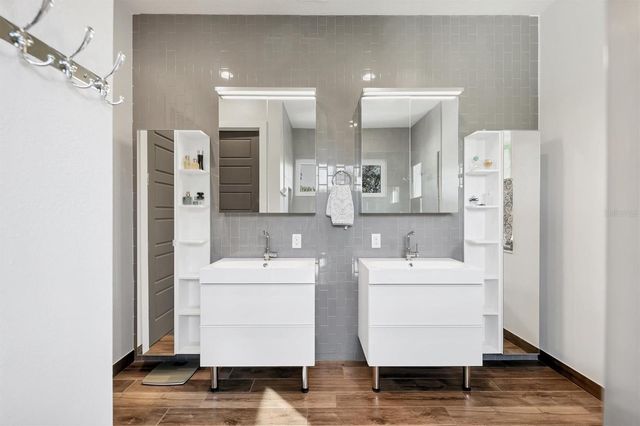 2323 PINE TERRACE, Sarasota, FL 34231