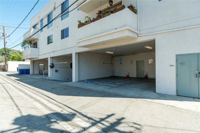 817 N ALFRED Street 205, Los Angeles, CA 90069